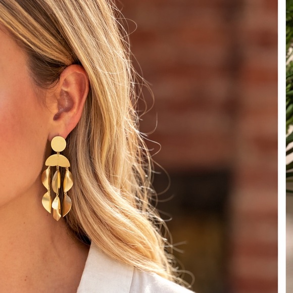 American Eagle Outfitters Jewelry - American Eagle Outfitters Gold Layered Geometric Dangle Earrings